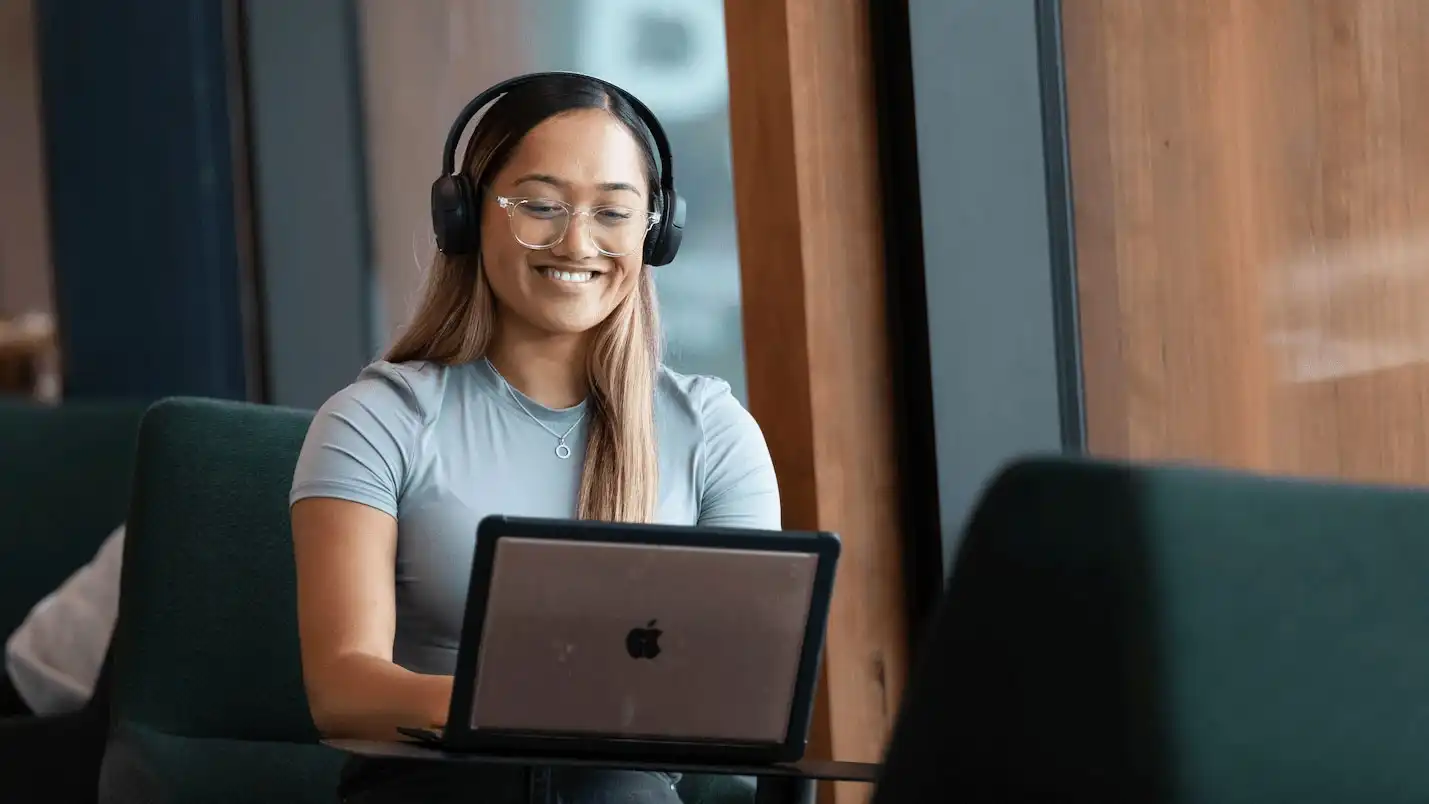 Student sitting in Pā